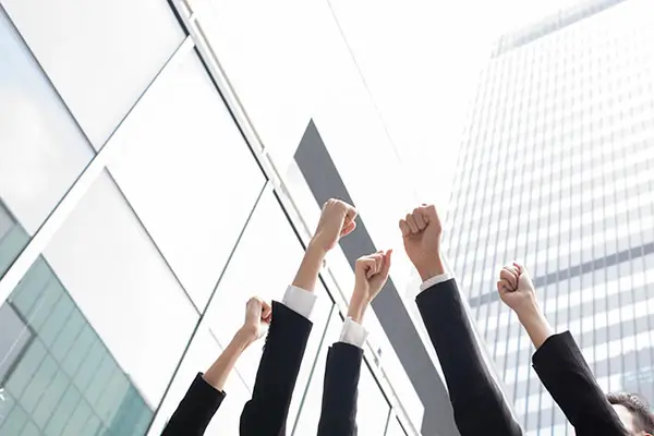 海地那边的人到沈阳旅游多少公里